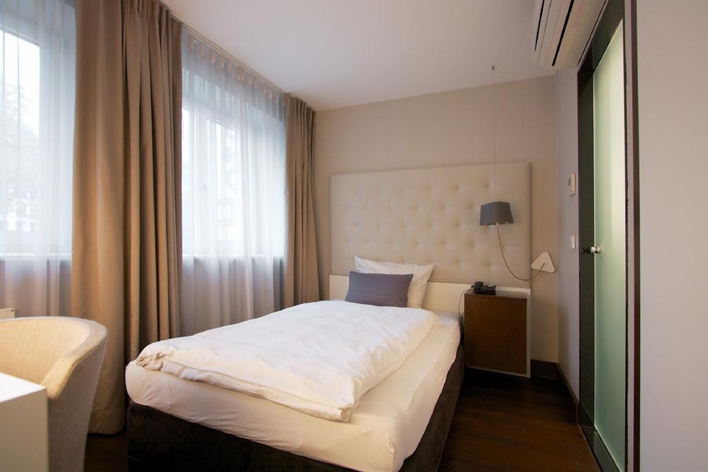 Classic Single Room,109362444:JPEG
